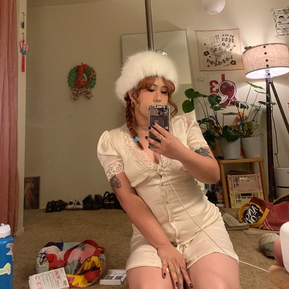 White faux fur hat! - Picture 4 of 5